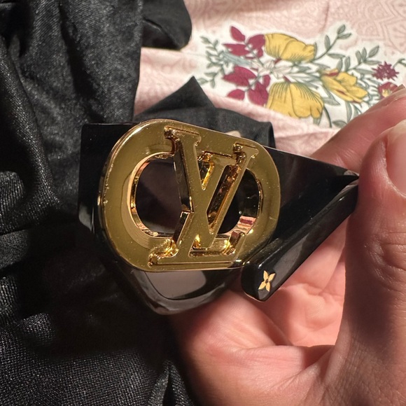 Louis Vuitton Sunglasses - Picture 10 of 11